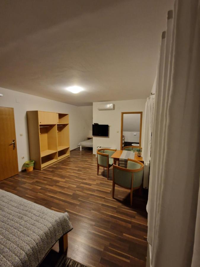 Plitvička Jezera Guest House Wolf II מראה חיצוני תמונה