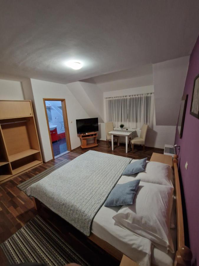 Plitvička Jezera Guest House Wolf II מראה חיצוני תמונה