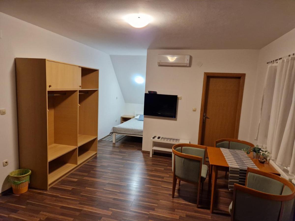 Plitvička Jezera Guest House Wolf II מראה חיצוני תמונה