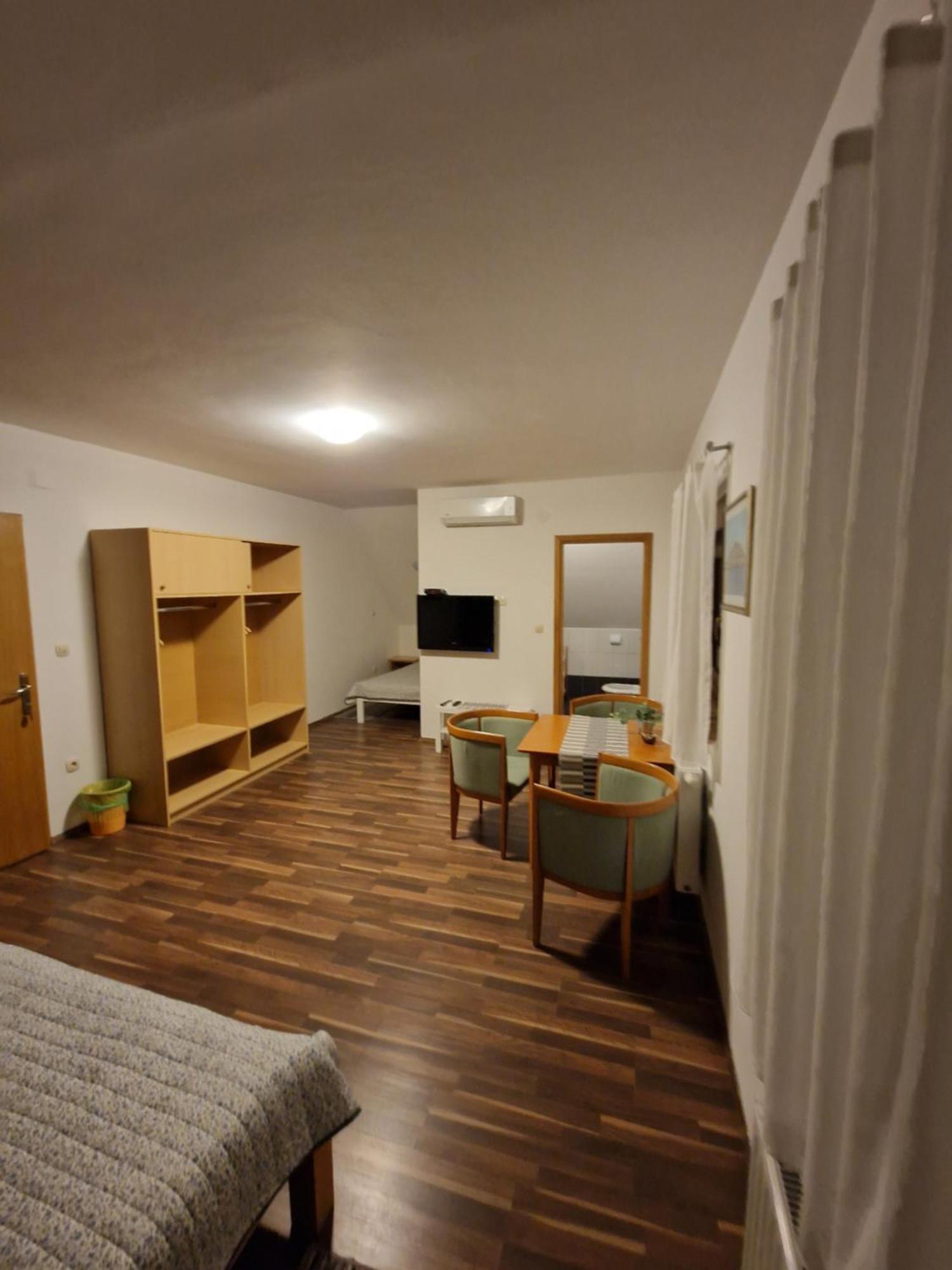 Plitvička Jezera Guest House Wolf II מראה חיצוני תמונה